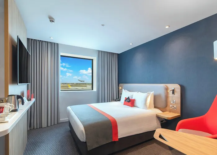 Holiday Inn Express - London Heathrow T4 By Ihg